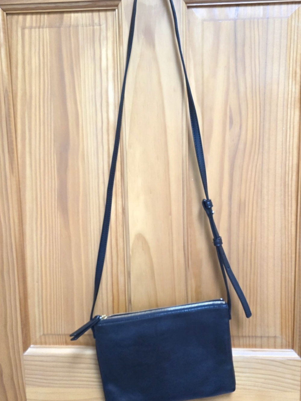 GAP-Classic Black Crossbody Bag - Minimal Leather Shoulder Purse